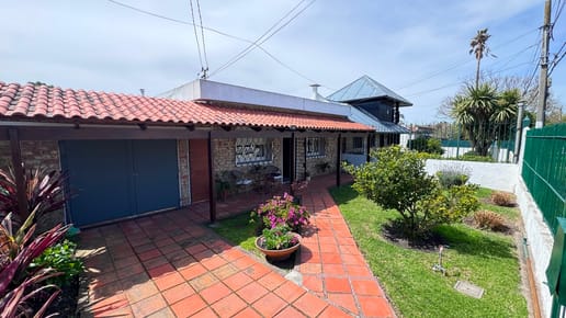 2 Casas en Padron Unico, terreno de 667m2 Carrasco norte, ACEPTA BANCO