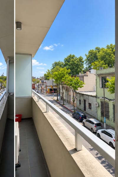 Alquilo apartamento 1 dormitorio con garaje y terraza al frente.