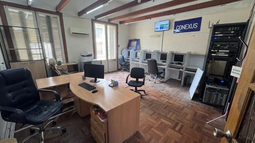 Oficina SIN GC/4 ambientes en Ciudad vieja/mt Rambla/Gran potencial comercial