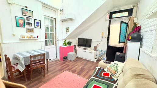 APARTAMENTO CIUDAD VIEJA, SARANDI,1 DORMITORIO AMPLIO,ACTUALMENTE DIVIDIDO EN 2