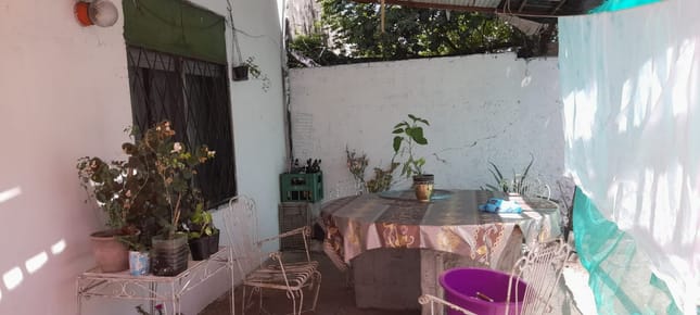 Venta/Casa/Maroñas/4 Dormitorios/Garaje/ Estufa/ A Refaccionar/Parrillero