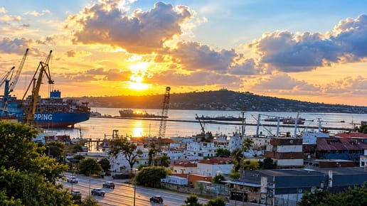 Venta de apartamento con vista a la bahía a metros de av18 de julio
