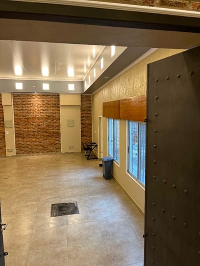 Local comercial 700m2 a estrenar, equipado para fiesta, Entrada para camiones