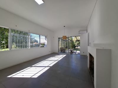 Alquiler apartamento de 2 dormitorios con jardín en Carrasco