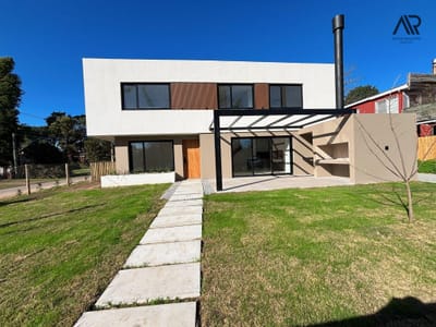 Casa en venta c/ cochera en Reserva del Este