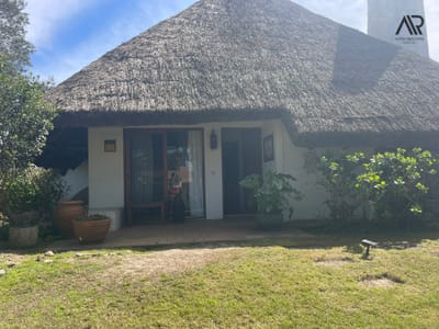 Casa en alquiler c/ cochera en Pinares