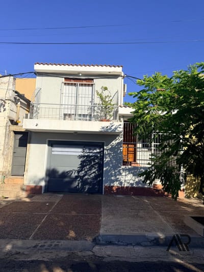 Excelente Casa De Dos Dormitorios En Centro De Artigas.
