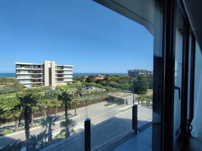Apartamento De 2 Dormitorios + Den, Próximo Desembocadura De La Barra