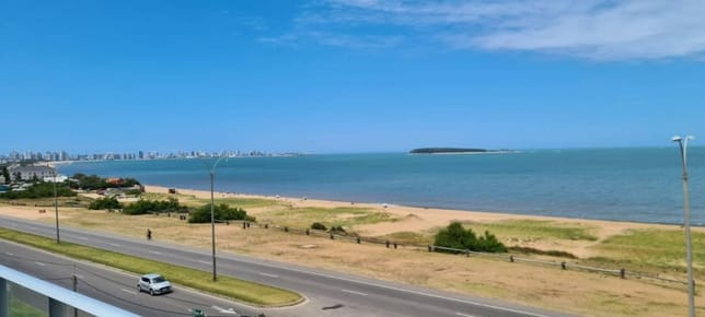 Apartamento en venta de 2 dormitorios c/ cochera en Playa Mansa
