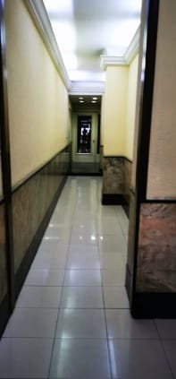 Venta de oficina contrafrente en edificio sobre Avenida 18 de Julio esquina Yi