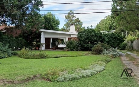 Casa en venta de 4 dormitorios c/ cochera en Jardin Pinares
