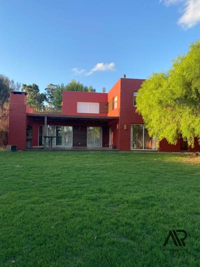 Casa en VENTA de 3 dormitorios c/ cochera en La Tahona
