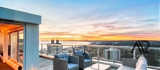 Apartamento en venta de 4 dormitorios c/ cochera en Playa Mansa