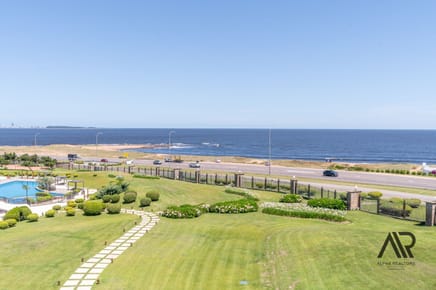 Apartamento en venta de 3 dormitorios c/ cochera en Playa Mansa