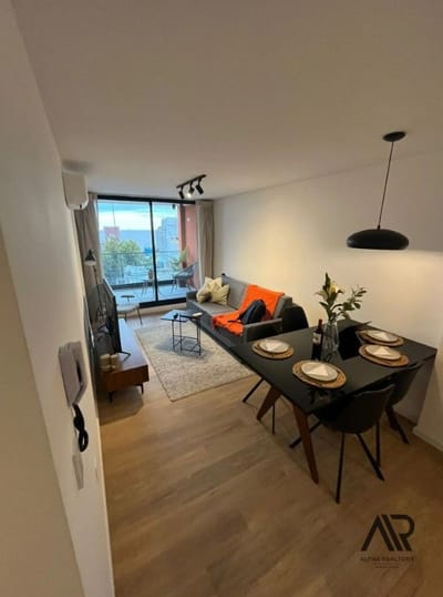 Apartamento de 2 dormitorios, con terraza y vista al mar en Barrio Sur
