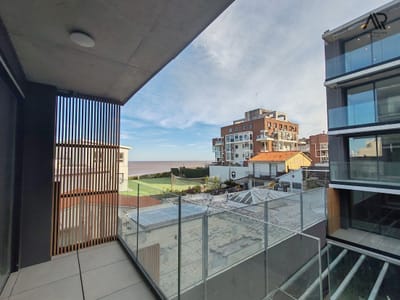 Apartamento de 2 dormitorios con terraza y parrillero próximo a la Rambla Buceo