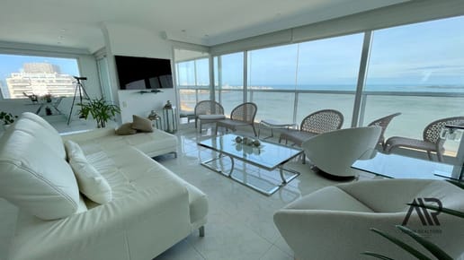 Apartamento en venta de 5 dormitorios c/ cocheras en Playa Mansa