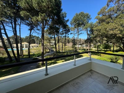 Apartamento en venta c/ cochera en Solanas
