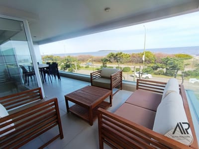 Apartamento en venta c/ cochera en Playa Mansa
