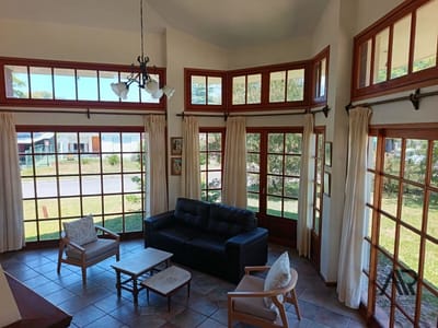 Casa en venta c/ cochera en Piriápolis