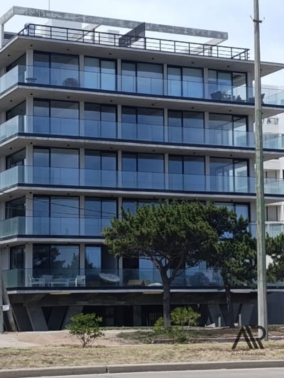 Apartamento en alquiler temporario 1 dormitorio c/ cochera en playa mansa