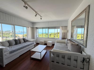 Apartamento en alquiler c/ cochera en Playa Mansa