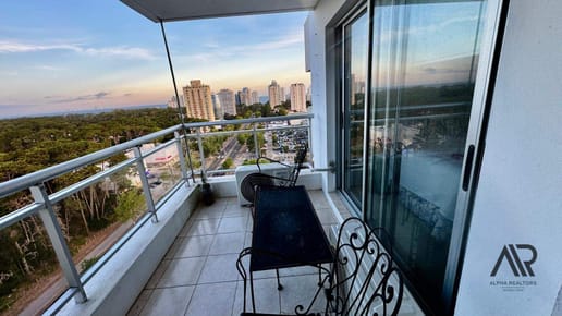 Apartamento en venta c/ cochera en Cantegril