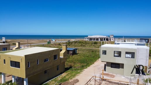 Casa en venta c/ cochera en Punta Negra