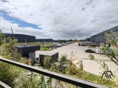 Alquiler de Depósito de 500 m2 en Polo Logístico de ruta 101. Calidad Premium.