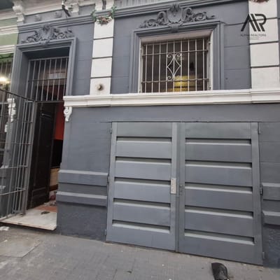 Casa en venta c/ cochera en Las Acacias
