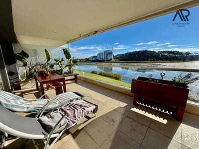Apartamento en venta c/ cochera en Playa Mansa