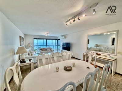 Apartamento en venta c/ cochera en Playa Mansa