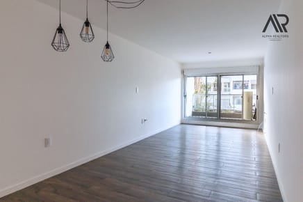Venta   Punta Carretas 2 Dormitorios + Servicio doble cochera