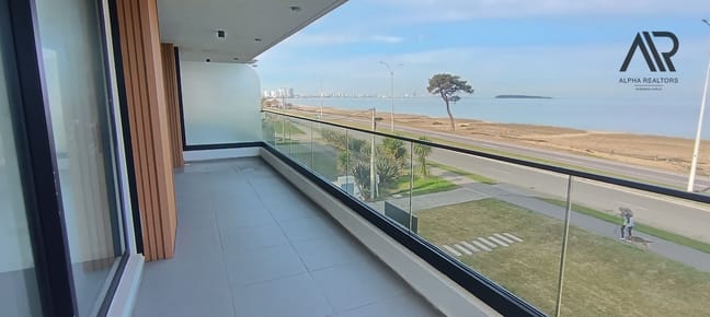 Apartamento en venta c/ cochera en Playa Mansa