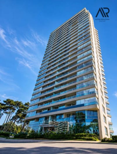 Apartamento en venta c/ cochera en Punta Shopping