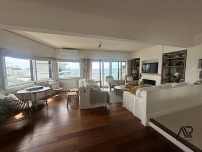 Apto en venta 4 dormitorios c/ cochera en Península
