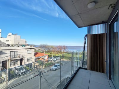 Apartamento de 2 dormitorios con terraza y parrillero, c/cochera en Buceo