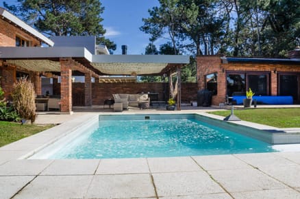 Casa en venta zona colegios 4 dormitorios en Punta del Este