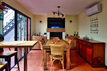 Casa en venta c/ cochera en Cordón