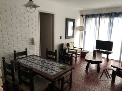Apartamento en Alquiler Anual c/ cochera en Rambla parada 13. 3 dorm. Gje.