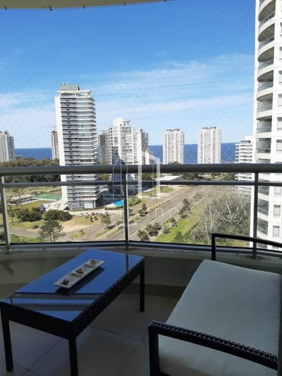 Venta de apartamento en edificio con todos los servicios