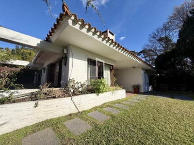 CASA EN VENTA - BARRIO CANTEGRIL, AV. CÓRDOVA