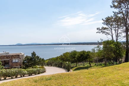Apartamento de un dormitorio con parrillero y jardin en Venta y Alquiler, Punta Ballena