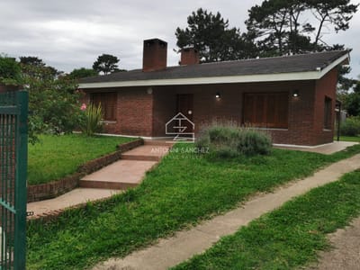 CASA EN ZONA IDEAL PARA CLINICAS