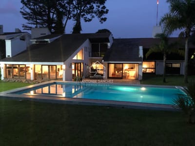 Venta Casa 5 dormitorios Cantegril Punta del Este