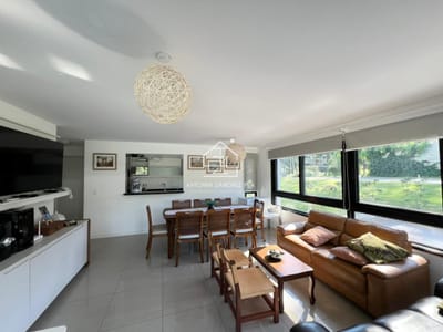 VENTA CONFORTABLE APARTAMENTO EN PLANTA BAJA ZONA RESIDENCIAL 2 DORMITORIOS A PASOS DEL MAR
