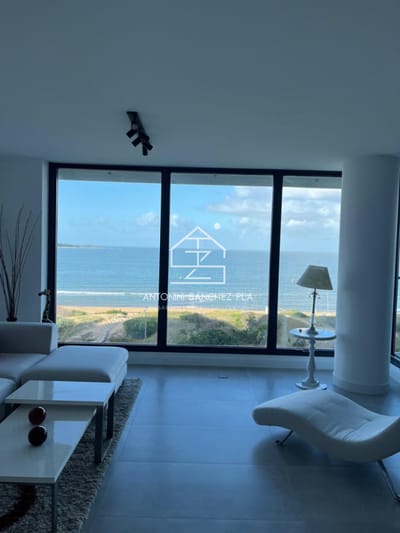Venta apartamento dos dormitorios Punta del este Playa Mansa edificio Venetian