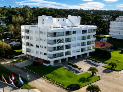 Oportunidad Estratégica en Edificio Arkontes: 2 Dormitorios en primera linea de Brava