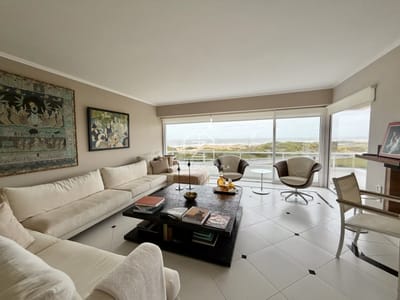 Venta apartamento siete dormitorios Punta del Este playa Brava frente al mar