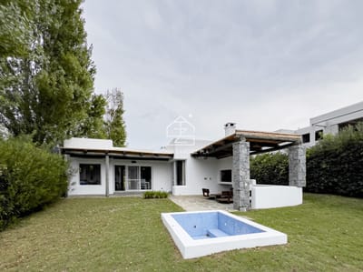Casa en venta de dos dormitorios en Altos de Montoya